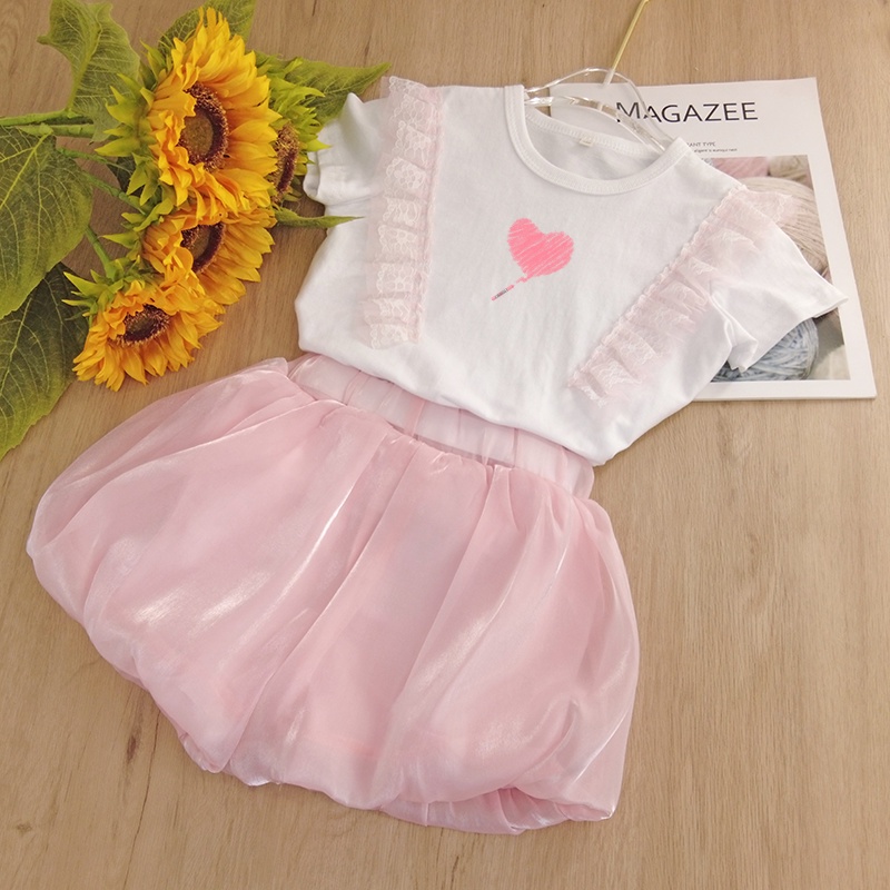 Set Đồ 2 Món Áo Thun Phối Ren Hình Trái Tim 3D + Quần Short Hoa Dành Cho Bé Gái