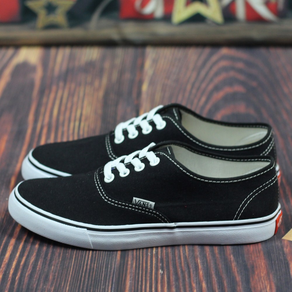 Giày Vs Cổ Thấp Classic Nữ Màu Đen