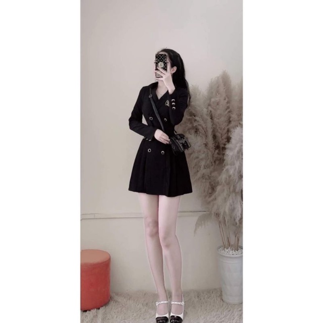 Váy cổ vest logo dập ly