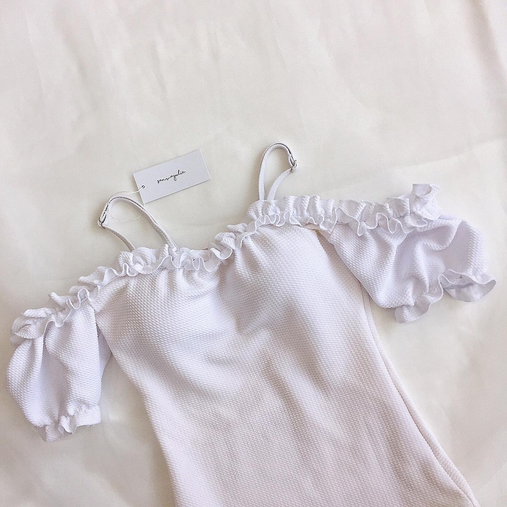 BIKINI Bộ đồ bơi nữ đi biển 1 mảnh liền có sẵn mút - Tay phồng trễ vai Trắng