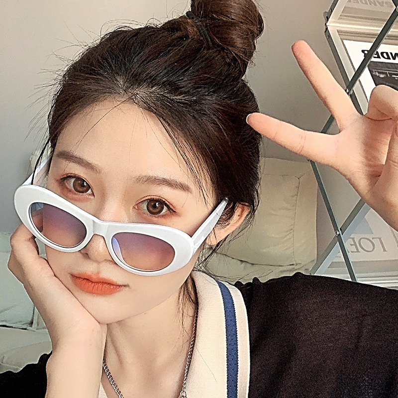 Kính Mát Hình Mắt Mèo Màu Sắc Ngọt Ngào Thời Trang Cho Nữ