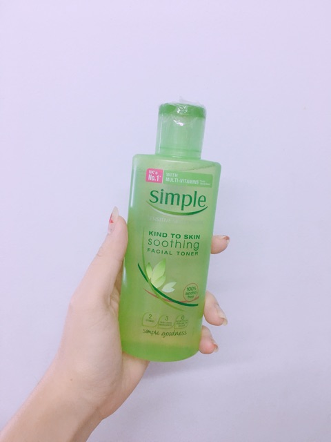 Nước hoa hồng Simple Kind to Skin Soothing Facial Toner 200ml