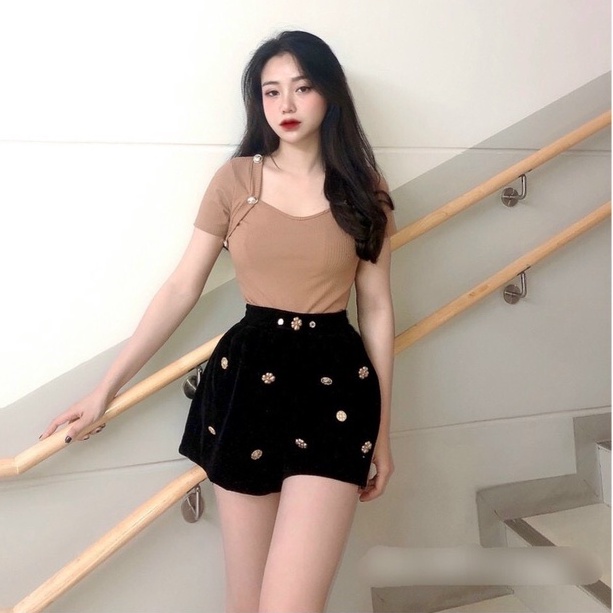 Áo thun cổ vuông khuy đồng siêu hot