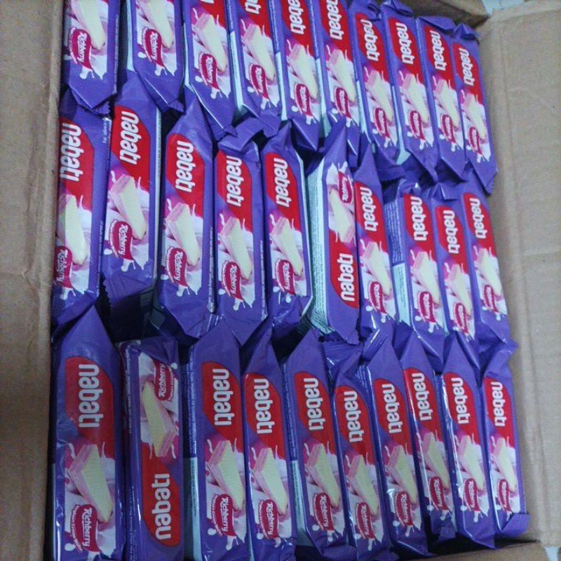 1 Thùng  Bánh xốp Nabati vị sữa chua hương phúc bồn tử 50g