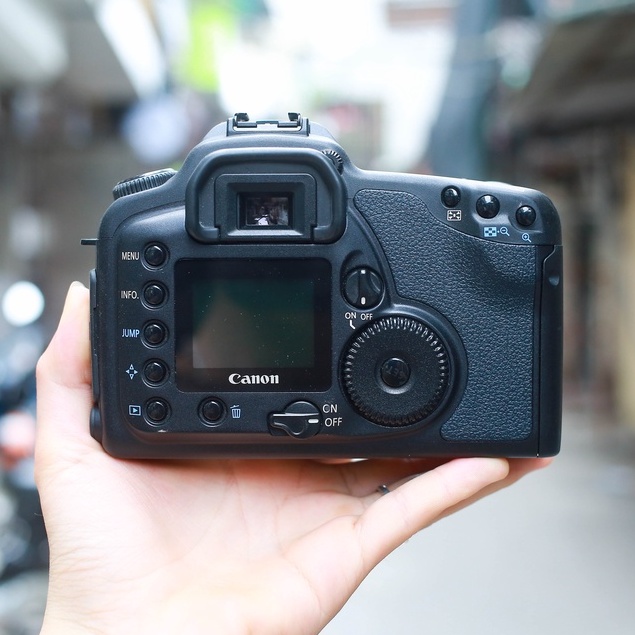 Bộ máy ảnh Canon EOS 10D kèm ống kính Canon EF 28-80mm