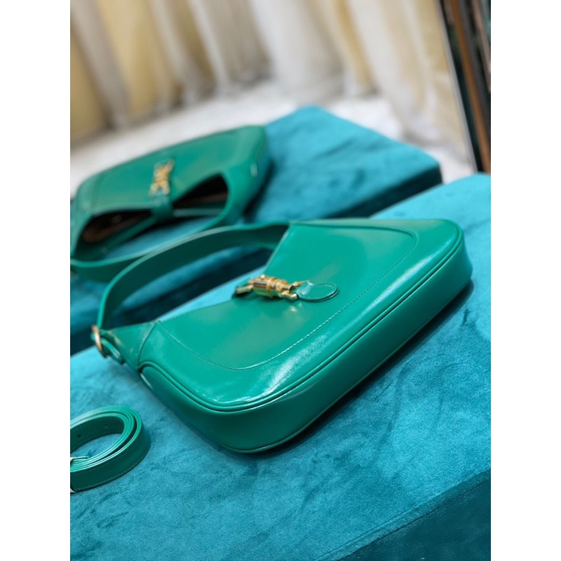 Túi xách Dây đeo vai thứ hai có thể được gắn chặt vào túi xách bằng khóa đưa phong cách thời trang hiện đại gucci GC gg