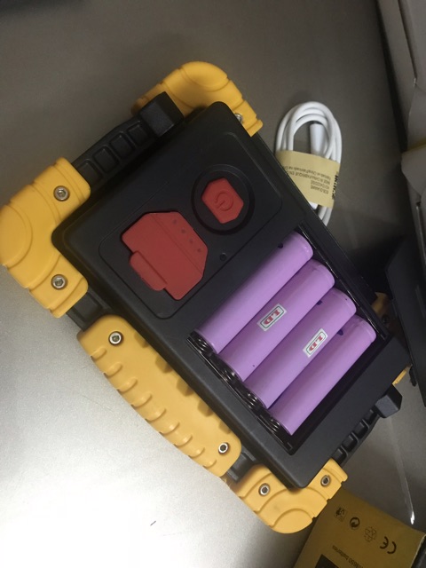 Đèn led xách tay du lịch, kết hợp làm pin dự phòng- Working light W822 (không bao gồm 4 cục pin- có bán pin sạc riêng)