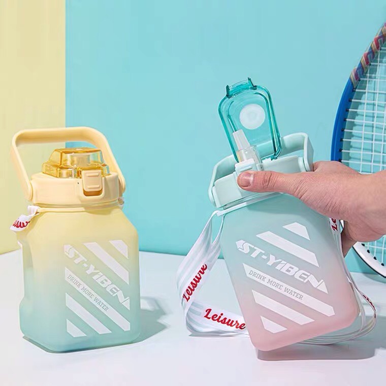 [ Tặng kèm sticker] Bình đựng nước 1,5L Sport Nhiều Màu Siêu Dễ Thương Tặng Kèm Dây Và Quai Xách - Cốc Cố