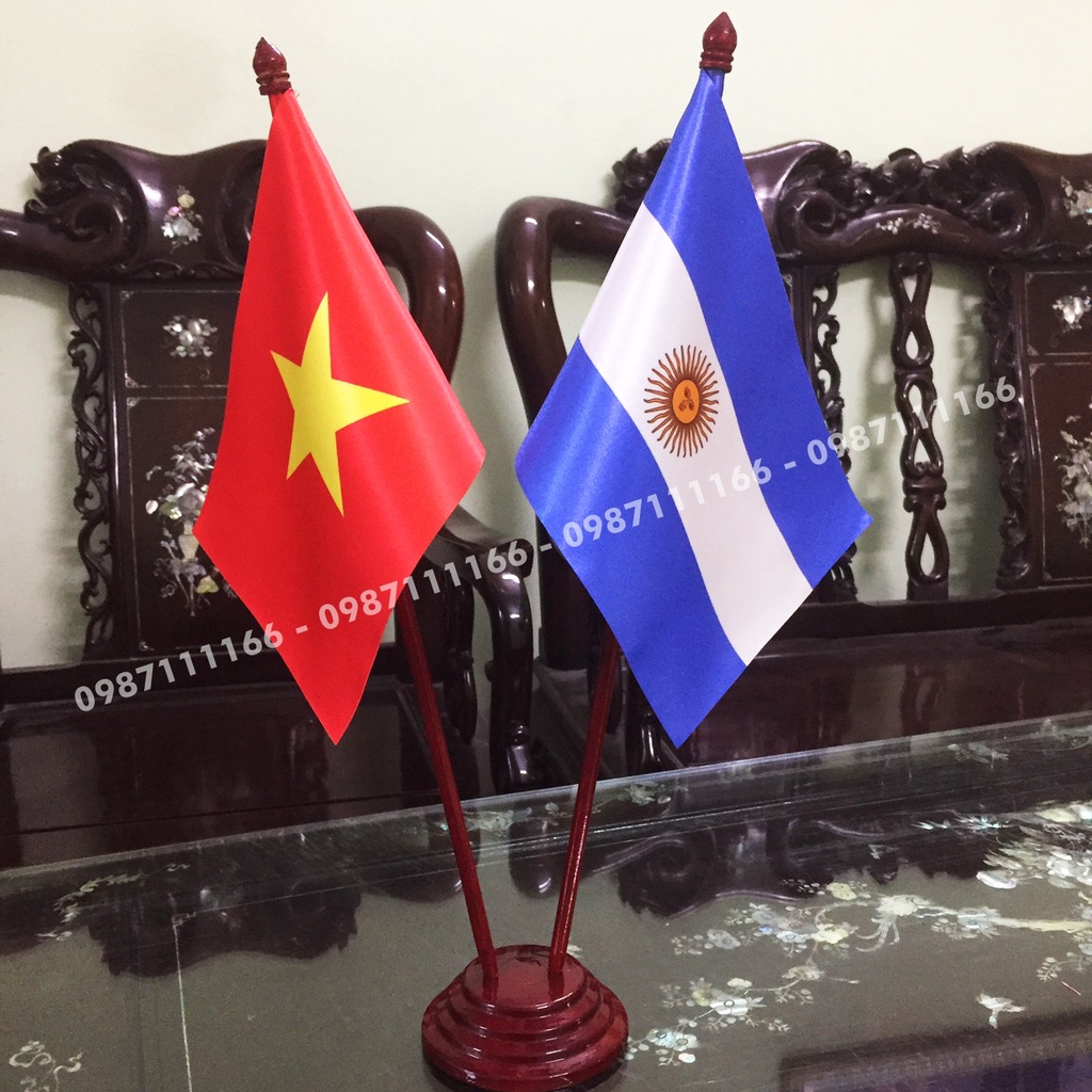 Cờ Để Bàn Đế gỗ Cắm 2 cờ  Việt Nam - Argentina In Kỹ Thuật Số