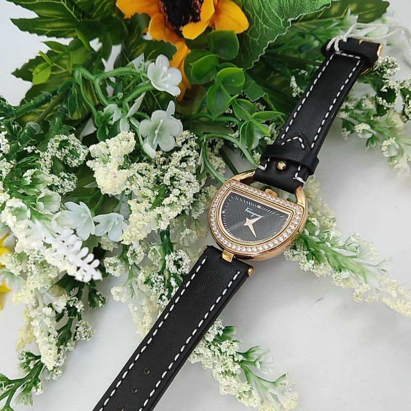 Đồng Hồ Nữ S-FERGAMO Quai Da Bán Nguyệt