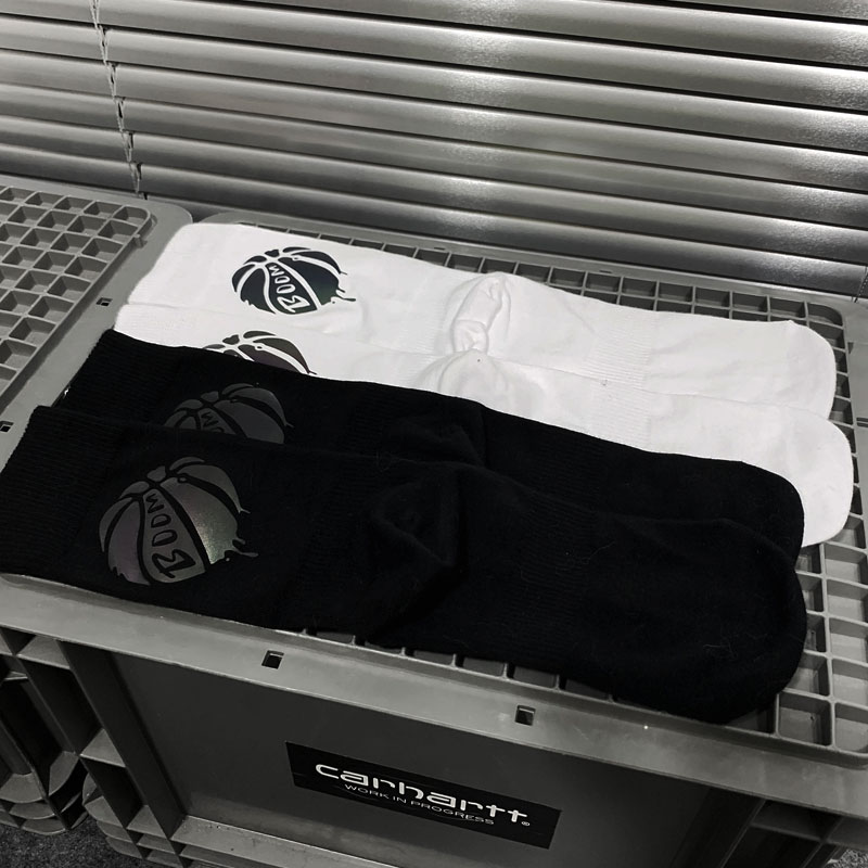 [Miễn Phí Vận Chuyển] Vớ Hạt Dẻ Trung Bình Đầy Màu Sắc Phản Quang Dễ Phối Đồ Thời Trang Cho Nam Và Nữ 23050