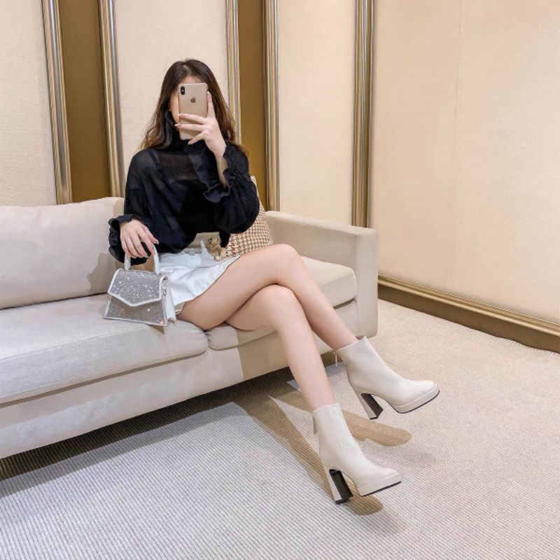 Bốt đúp bóng cao cấp.