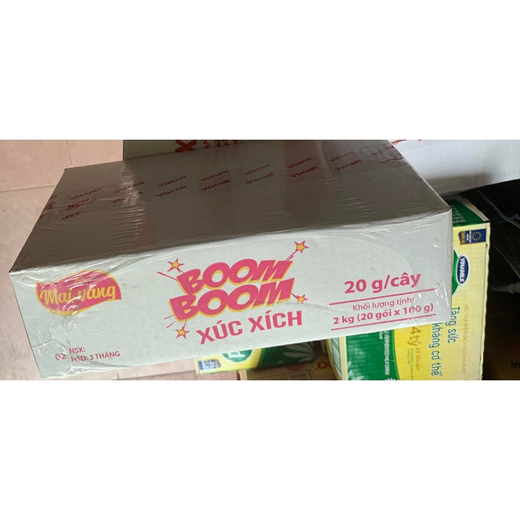 Một thùng xúc xích tiệt trùng boom boom Mai vàng (20 gram/cây, 5 cây/gói, 20 gói/ thùng). | BigBuy360 - bigbuy360.vn