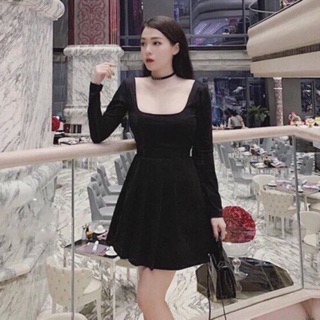 Đầm xoè đen tay dài cổ vuông