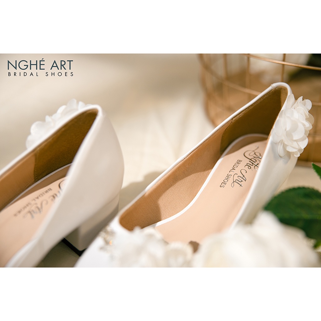 Giày cưới Nghé Art đính hoa trắng 275