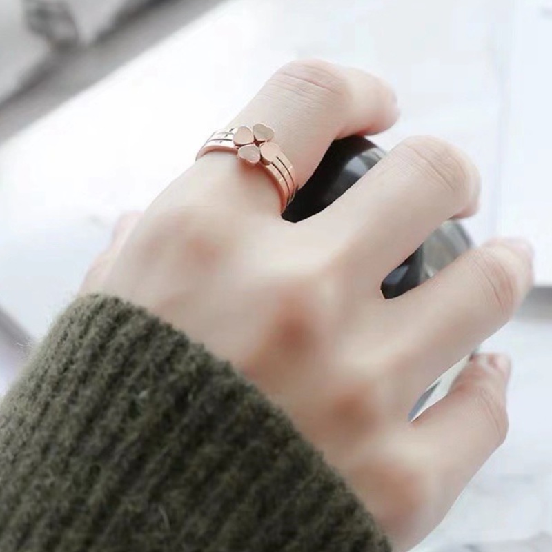 Vòng Xếp Chồng Ba Lá Bốn Lá | Nhẫn Thép Titan Mạ Vàng Hồng 18K Sang Trọng | Trang Sức Bằng Thép Không Gỉ Chống Nước Không Phai Màu Không Gây Dị Ứng