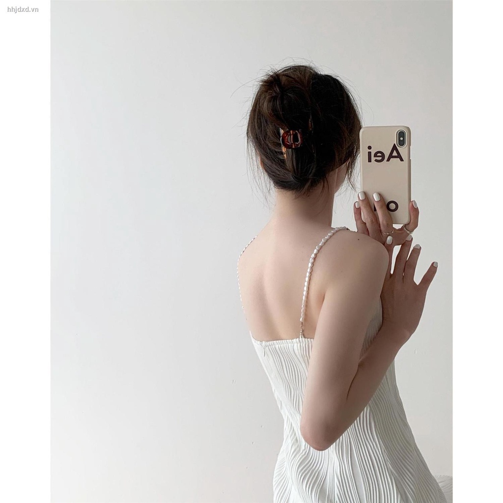 Đầm dáng ôm gắn khóa kim loại phối ngọc trai nhân tạo xinh xắn