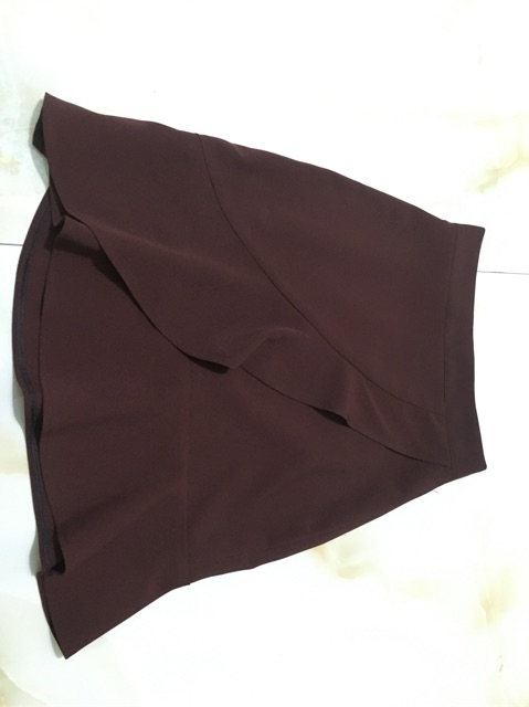 Chân váy đuôi cá trên gối trẻ trung, chân váy công sở trên gối sang chảnh có ảnh thật | BigBuy360 - bigbuy360.vn