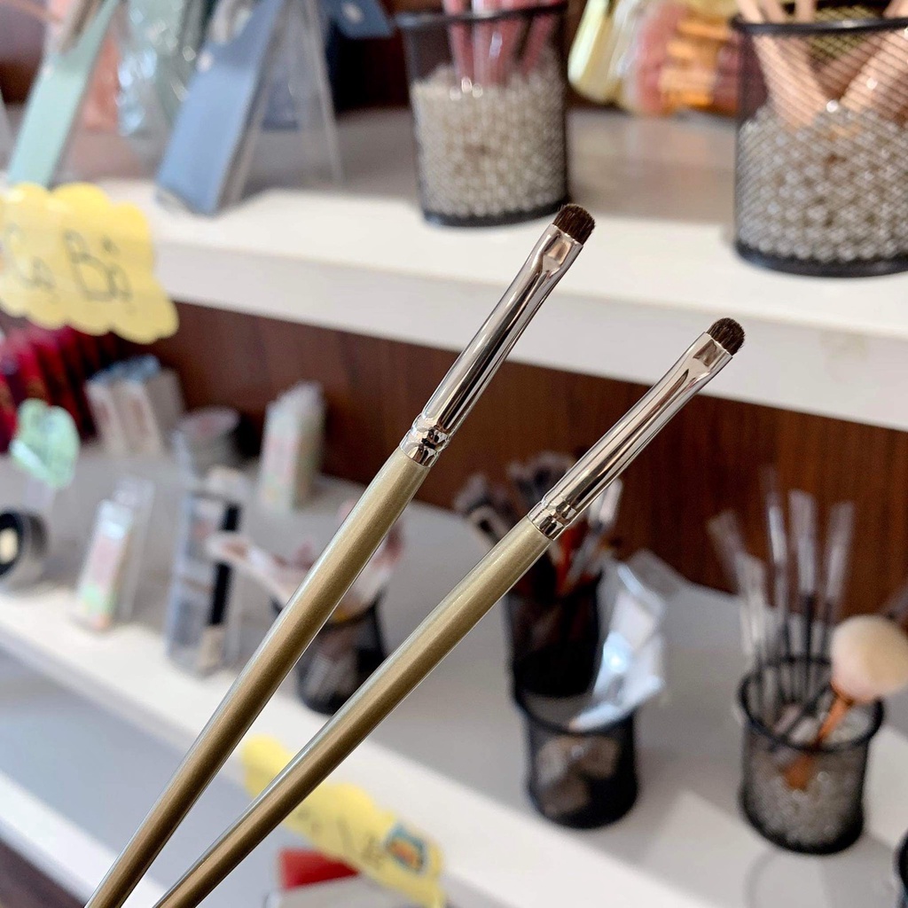 THÂN VÀNG ĐỒNG CỌ TÁN EYELINER TGLM