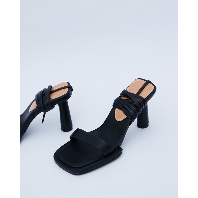 2111 - AUBREY STRING SANDAL