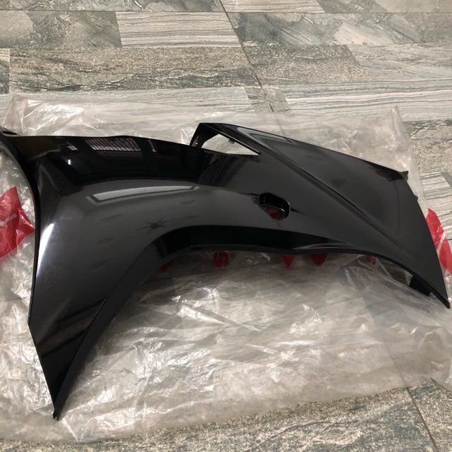 Ốp động cơ bên phải Gsx R/ Cánh yếm bên phải Gsx R 150