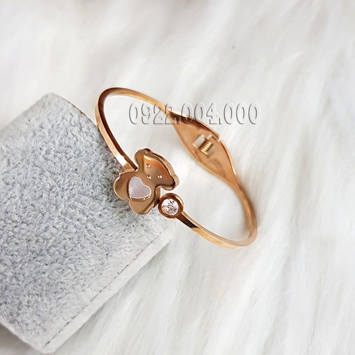 Vòng tay con gấu dễ thương.