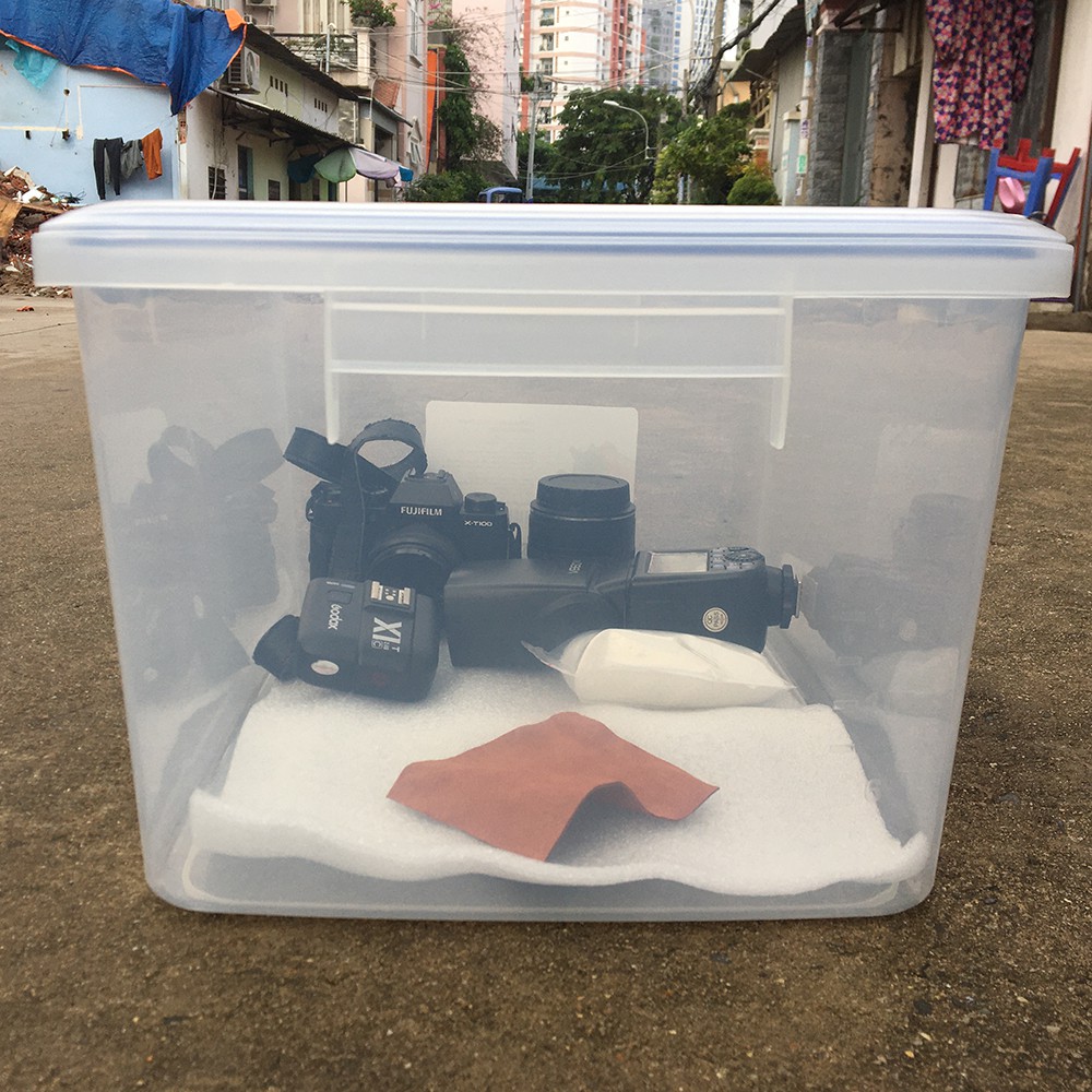 Combo hộp chống ẩm cho máy ảnh kích thước 30 lít tặng kèm khăn da cừu lau lens 10x10 cm