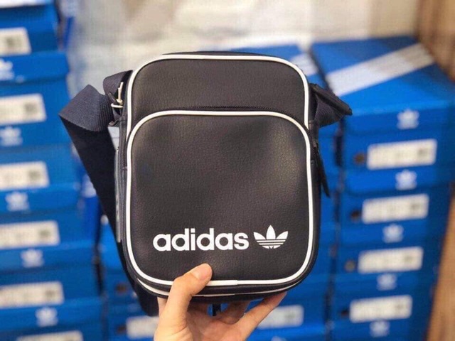 Túi adidas od uk chính hãng đẹp lắm ạ. Nam nữ đều đeo được auth nhé. Chất da mềm . Giá sale authentic☘️☘️☘️☘️☘️🍀🍀🍀🍀.