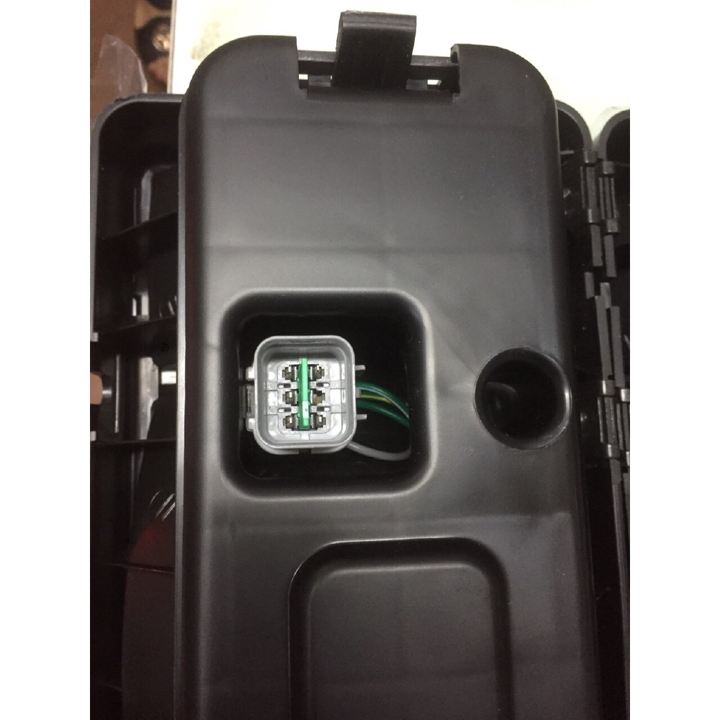 Đèn Hậu Ô TÔ HYUNDAI 3T5