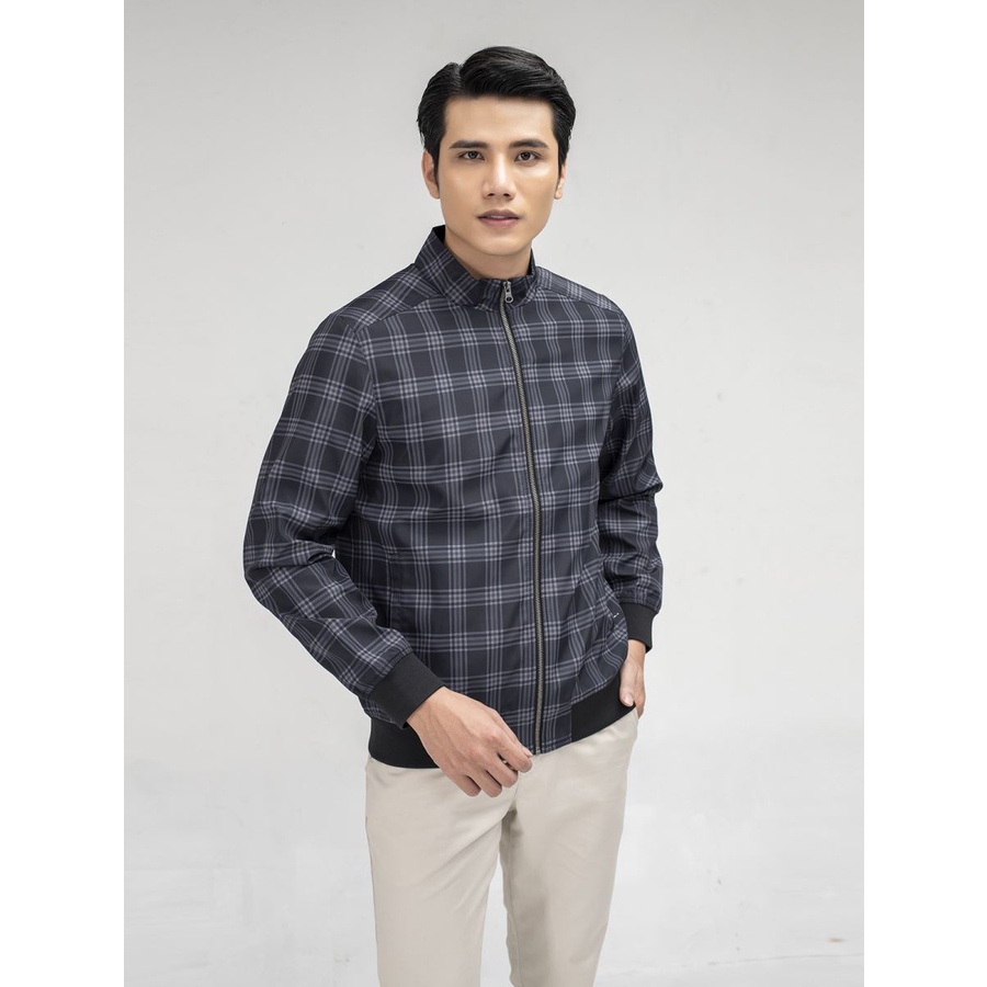 Áo khoác nam Aristino kẻ caro cổ trụ túi có khóa kéo  AJK015W9