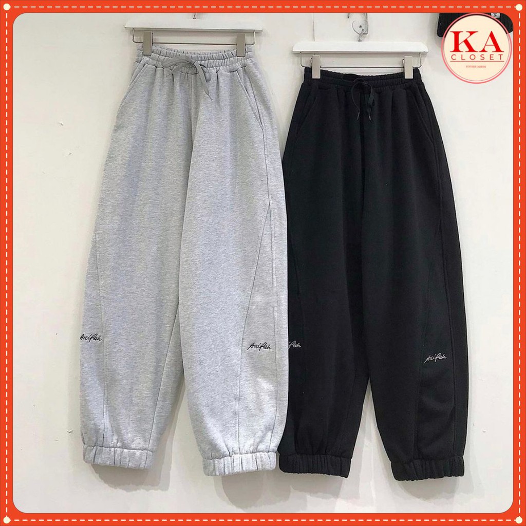 Quần jogger thêu chân KA Closet chất nỉ ép ngoại không xù, có size M và L, from ống rộng, chữ thêu, hot hit