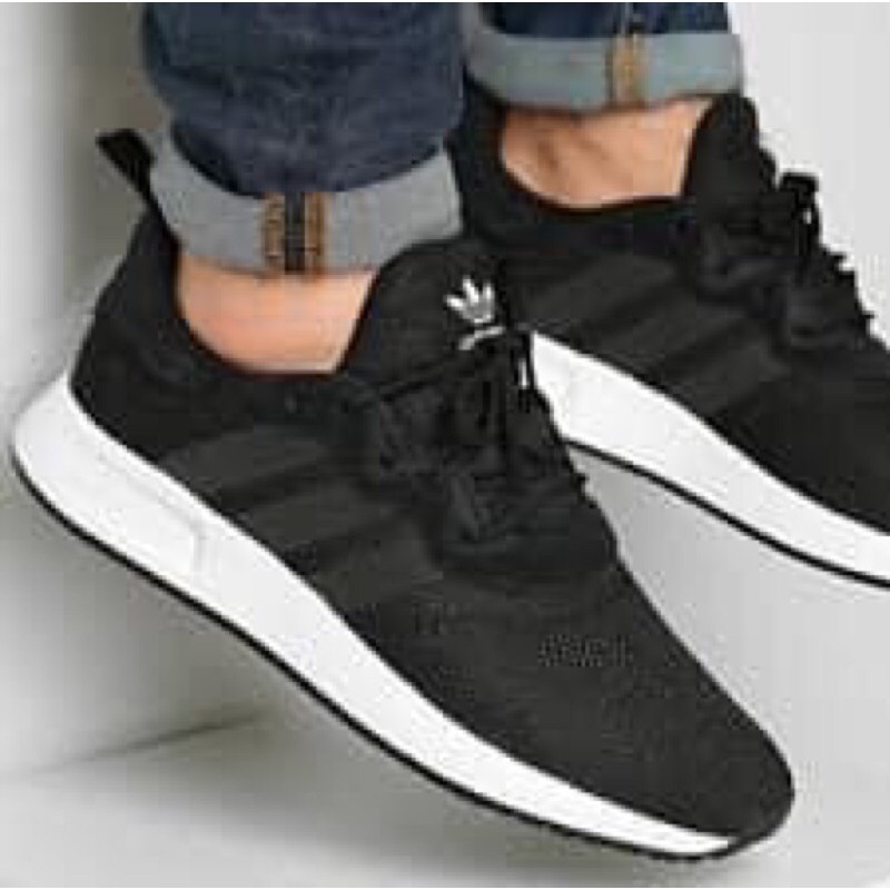 Giày thể thao Adidas