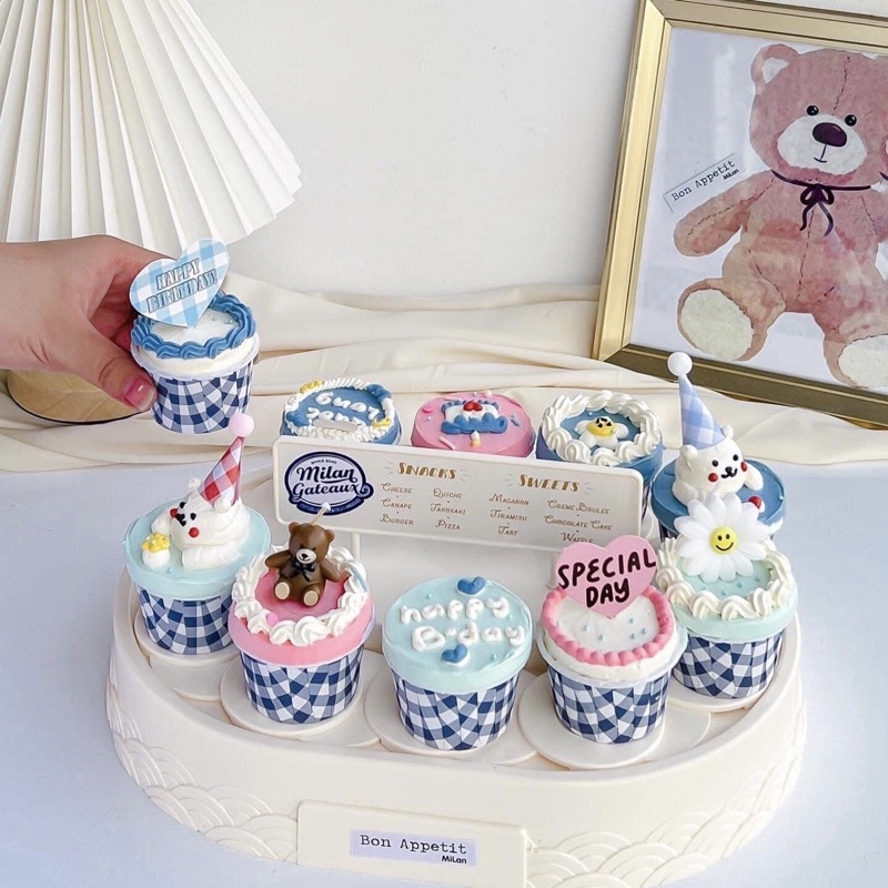 Bàn Xoay Băng Chuyền Bánh Kem Cupcake Enjoy Party