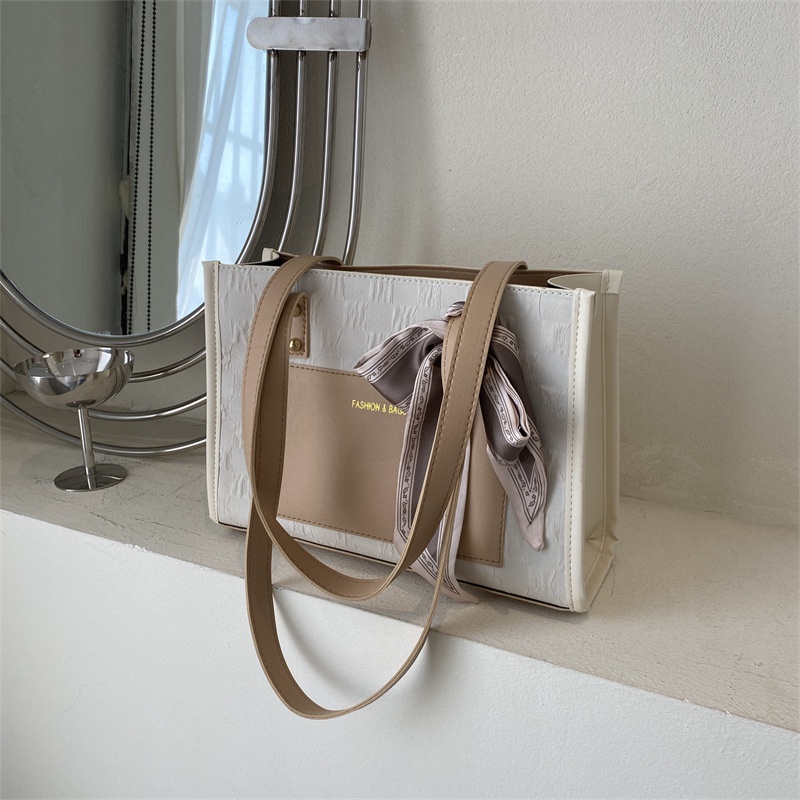 Túi Xách Nữ Đính Đinh Tán Thời Trang Hàn Quốc