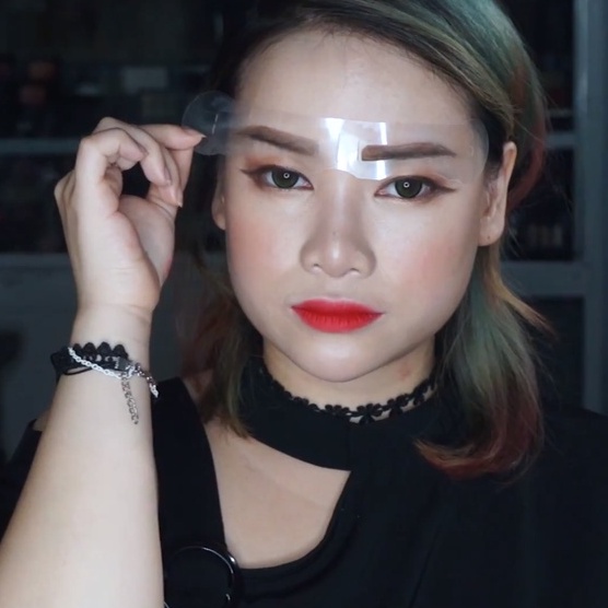 Set 7 Khuôn Vẽ Chân Mày  – Món Bảo Bối Thông Minh Cho Cô Nàng Không Biết Kẻ Lông Mày