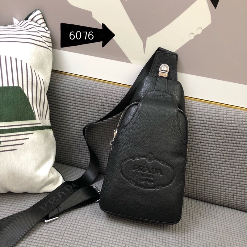 Túi đeo chéo đeo ngực cho nam da thật màu đen trơn Prada thương hiệu cao cấp