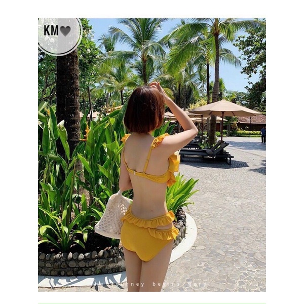 Set bikini vàng bèo