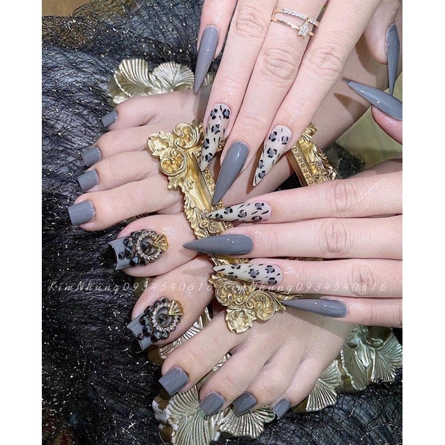 Cham gắn móng nail