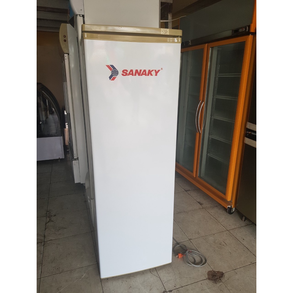 tủ đông đứng hiệu sanaky model vh-230hy dung tichs 300 lít mới 95%