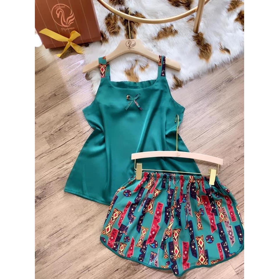 Pizama hai dây áo trơn phối quần họa tiết | BigBuy360 - bigbuy360.vn