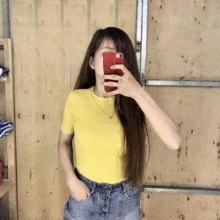 Áo thun gân body tay ngắn.