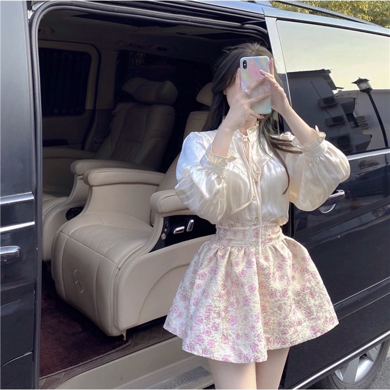 Set áo sơ mi cổ đứng tay phồng bồng thắt nơ cổ + chân váy hoa nhí cạp cao vintage xoè dáng ngắn - HÀNG MỚI VỀ