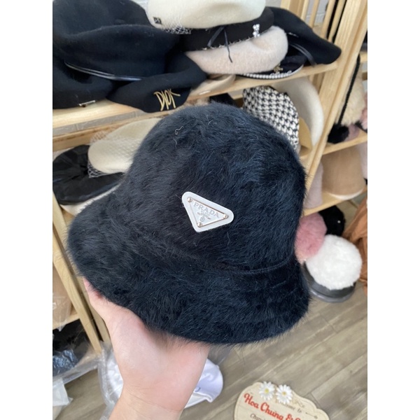 Mũ vành bucket lông đính tap prada cho nữ 2 màu đen trắng siêu hot
