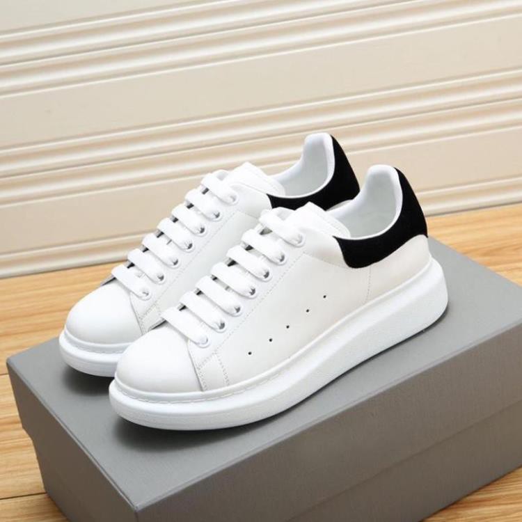 Giày Sneaker 𝐌𝐂𝐐𝐮𝐞𝐞𝐧 cao cấp hàng 11 Gót Nhung Dây Lụa Cao Cấp Full Box | BigBuy360 - bigbuy360.vn