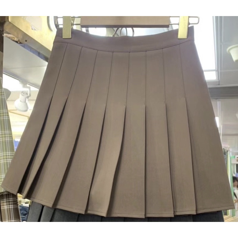 Chân váy xếp ly màu nâu hot trend- Chân váy tennis mặc mùa đông