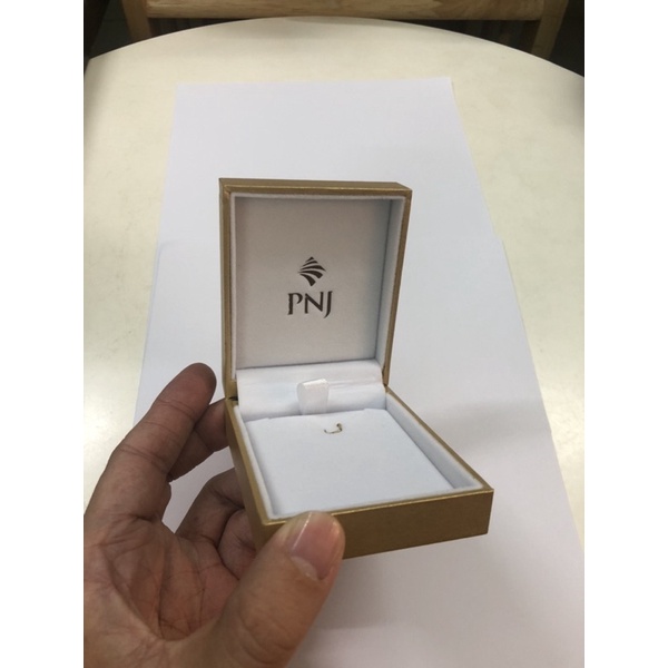 Hộp đựng dây chuyền PNJ