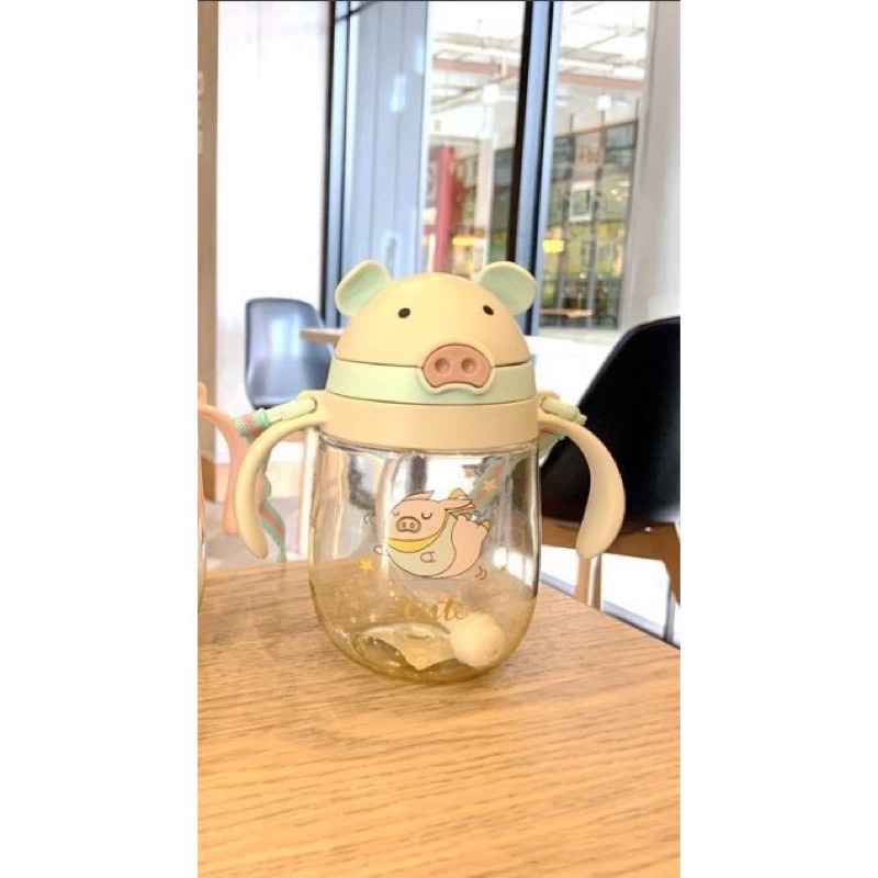 Bình Uống Nước Kèm Dây Đeo Hình Heo