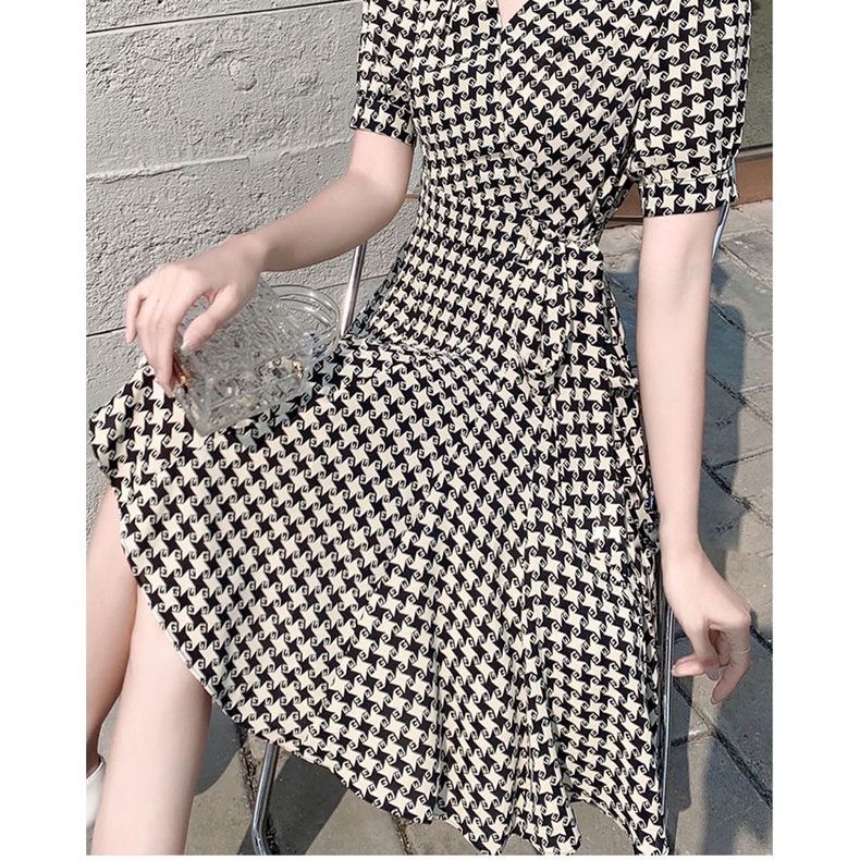 2022 Mùa Hè Mới Váy Kẻ Sọc Cổ Chữ V