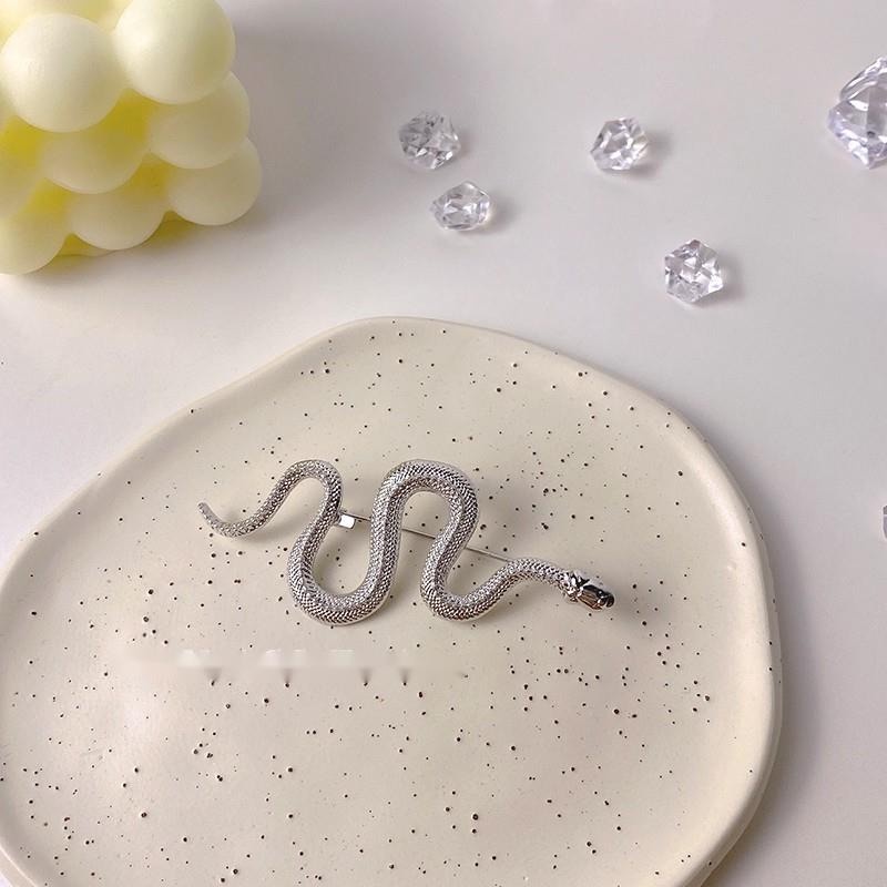 Ghim Cài Áo Kim Loại Hình Rắn Phong Cách Âu Mỹ Cá Tính