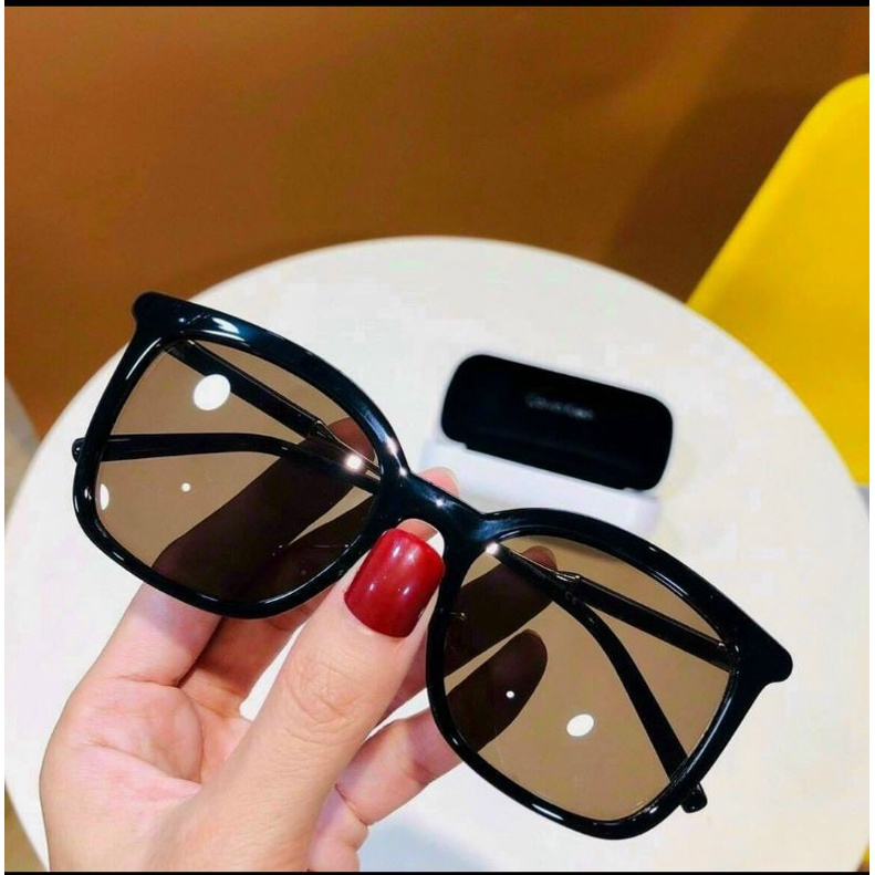 Kính chính hãng giá tốt săn sale cuối năm